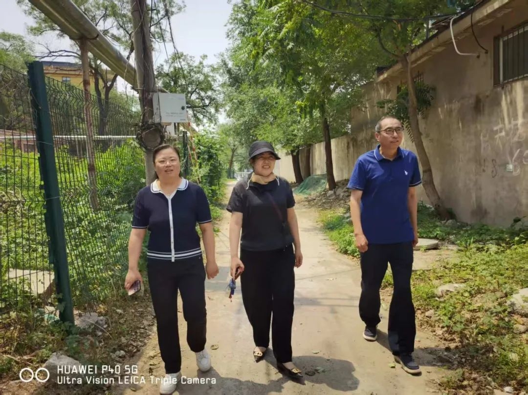 包片领导及科室工作人员到社区调研.jpg